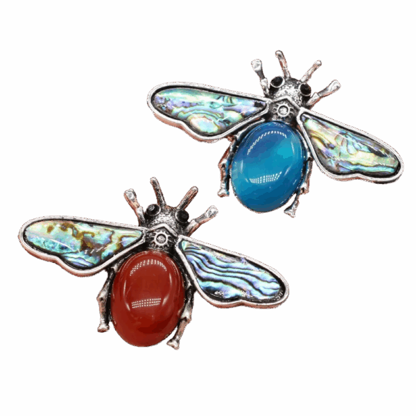 Broche « Abeille Élégante » en pierre naturelle et nacre d'ormeau (37 x 35 mm)