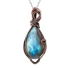 Pendentif “Mystère Boréal” – Labradorite & Cuivre tressé main
