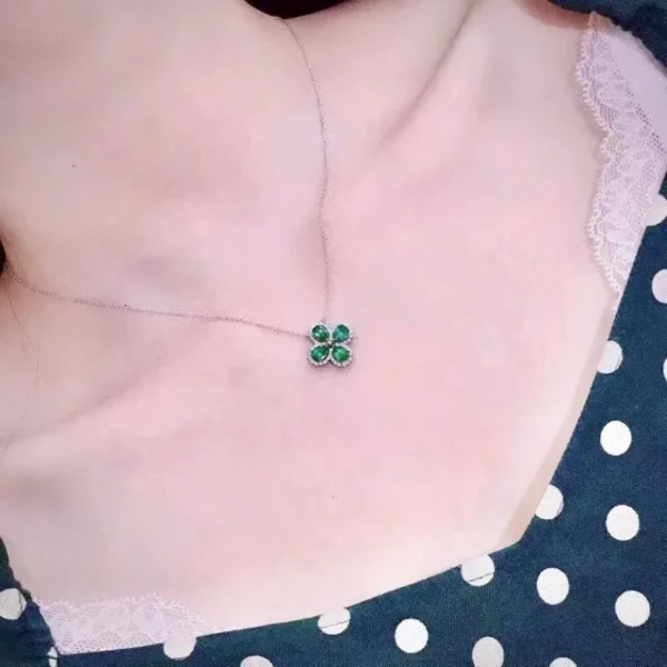 Pendentif “Trèfle d'Émeraude” – Image 2