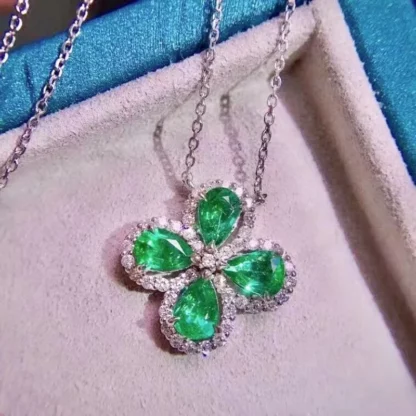 Pendentif “Trèfle d'Émeraude” – Image 3