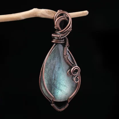 Pendentif “Mystère Boréal” – Labradorite & Cuivre tressé main – Image 3