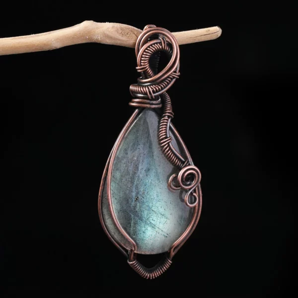 Pendentif “Mystère Boréal” – Labradorite & Cuivre tressé main – Image 3