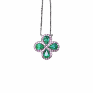 Pendentif “Trèfle d'Émeraude”